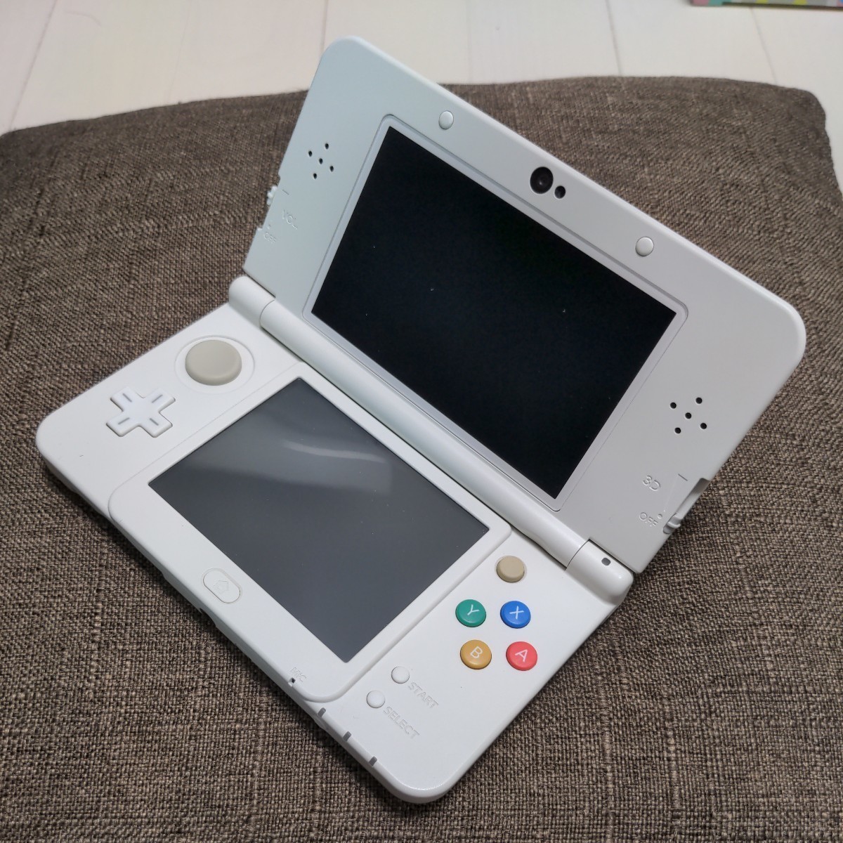 美品】Newニンテンドー3DS ホワイト きせかえプレートは未使用品
