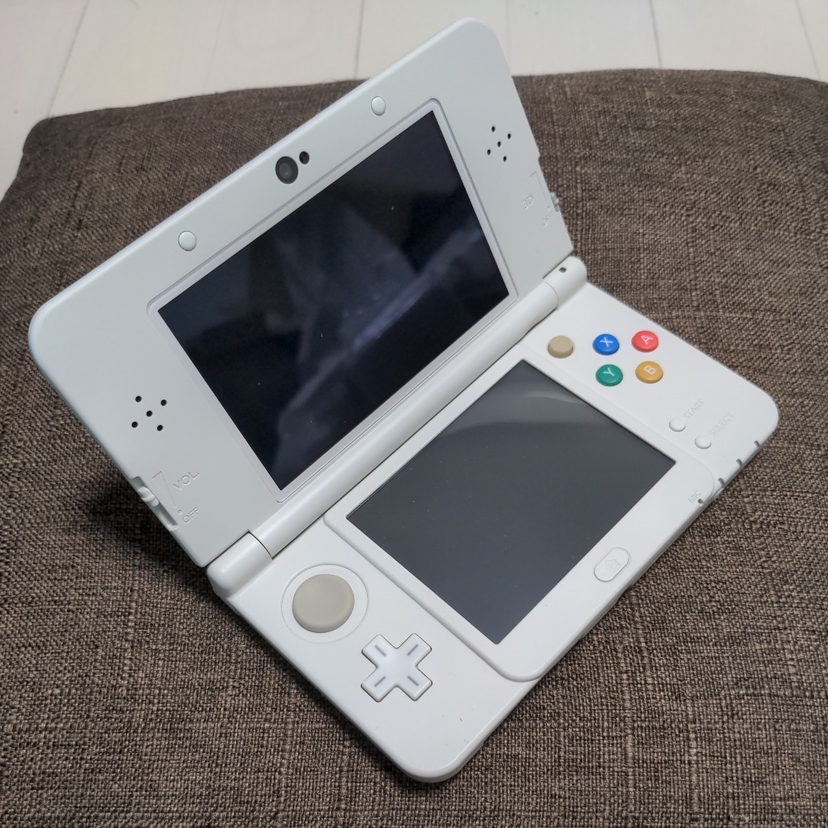 美品】Newニンテンドー3DS ホワイト きせかえプレートは未使用品