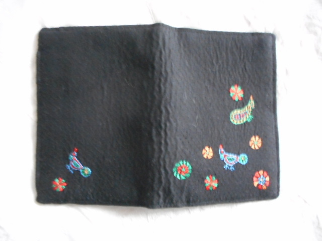 * book cover * pocketbook cover * small bird . flower. hand embroidery embroidery black * black |People Tree( People tree )