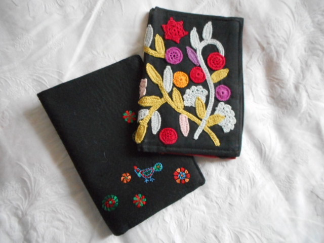 * book cover * pocketbook cover * small bird . flower. hand embroidery embroidery black * black |People Tree( People tree )