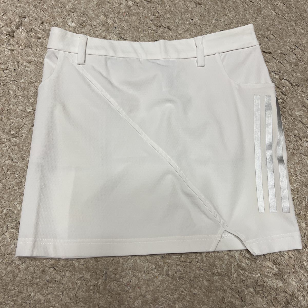 超お値打ち出品　小さめサイズ adidas Lady's ストレッチゴルフスカート Sサイズ　ホワイト　usedほぼ新品