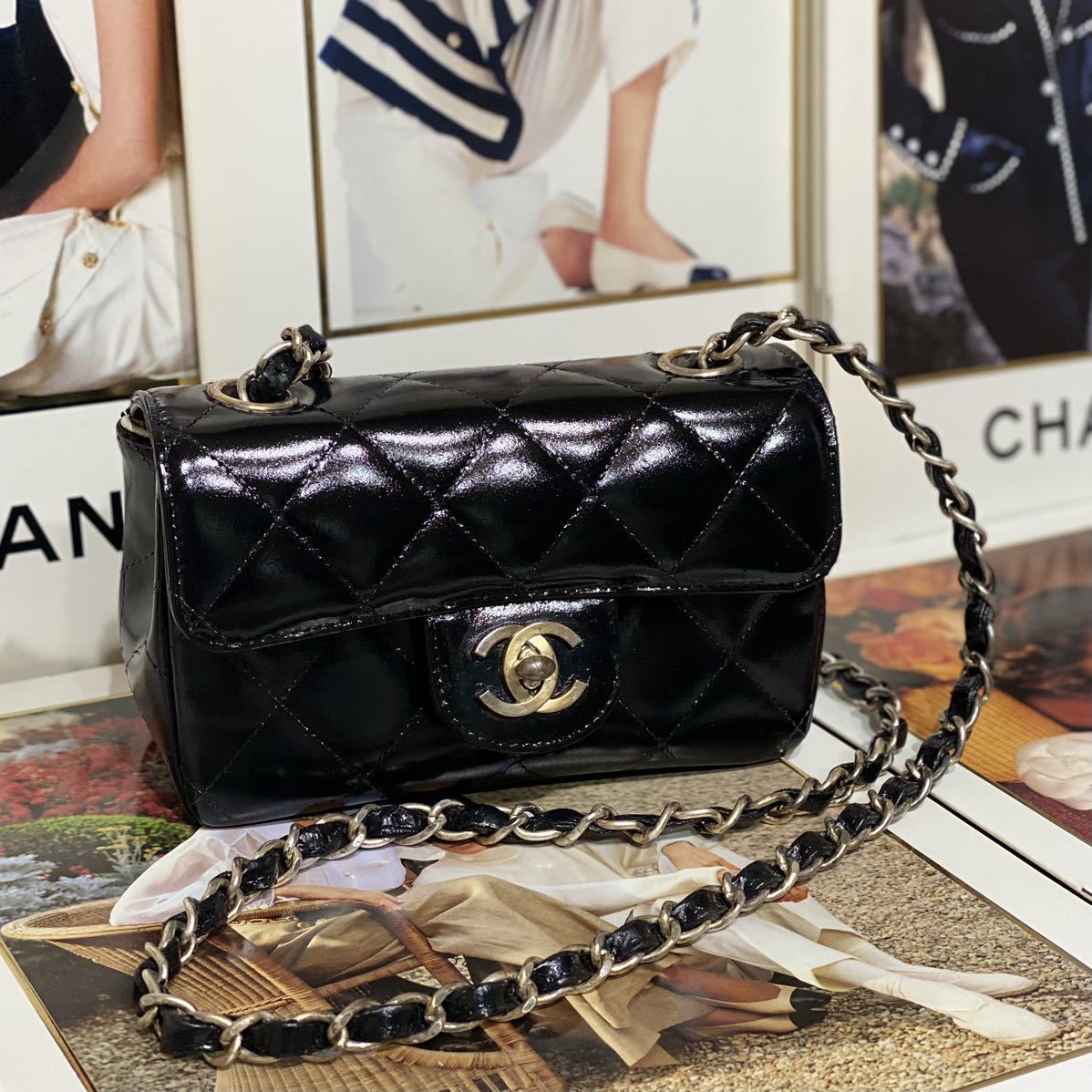 CHANEL ミニマトラッセ チェーンショルダーバッグ エナメル パテント