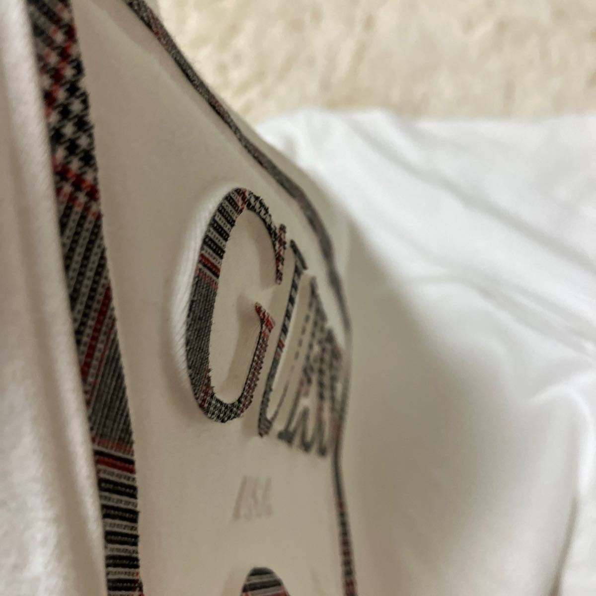 GUESS ロゴ　Tシャツ