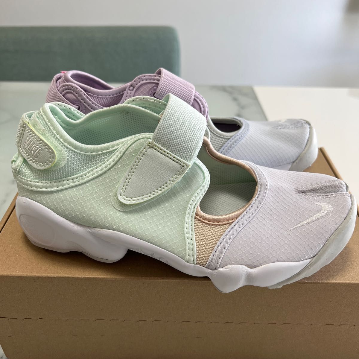 新品未使用! NIKE エアリフト 25㎝ パステルブルー 最終価格 NIKEエアリフト パステルカラー 25センチ 未使用
