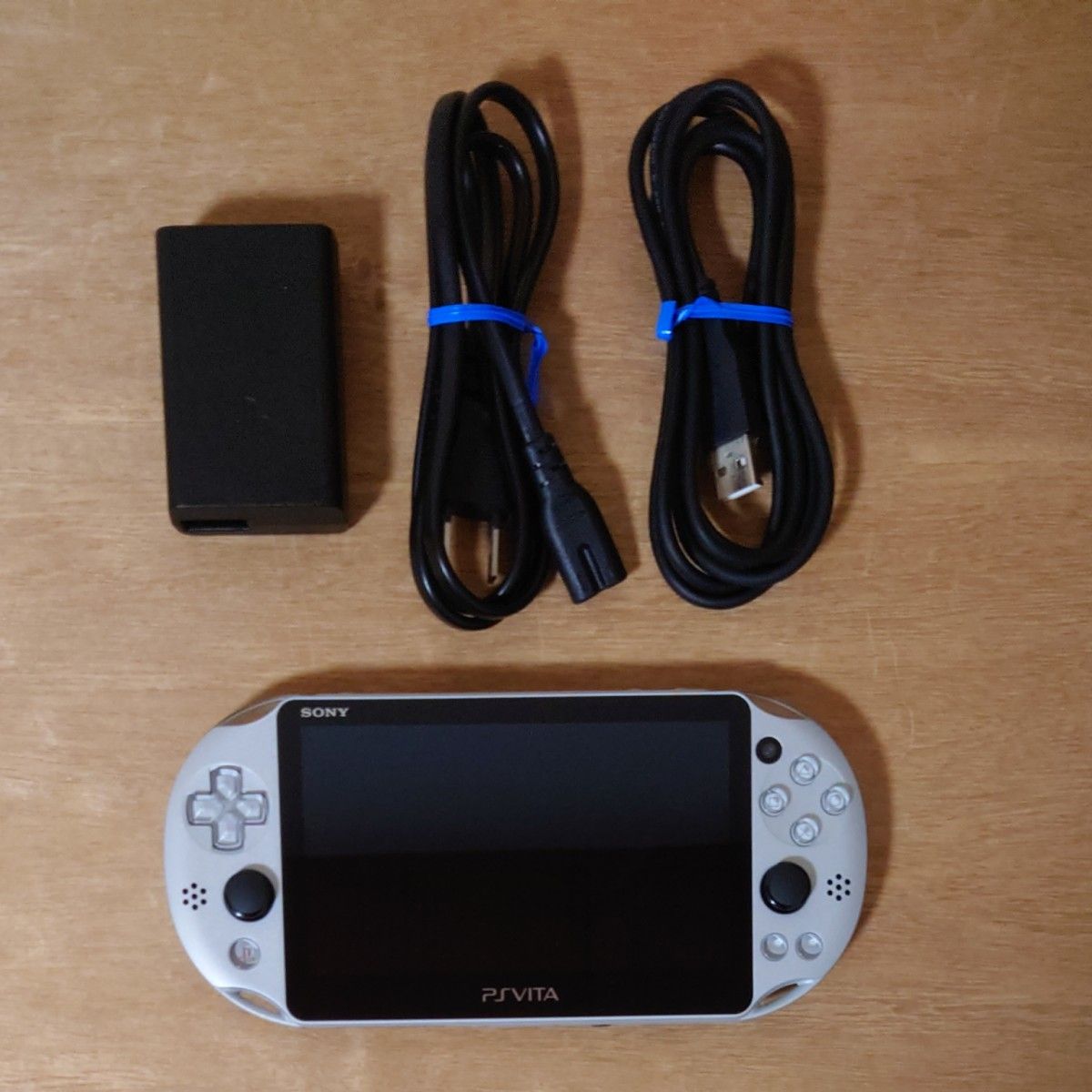 PlayStation Vita Wi-Fiモデル シルバー PCH-2000 ZA25 Yahoo!フリマ