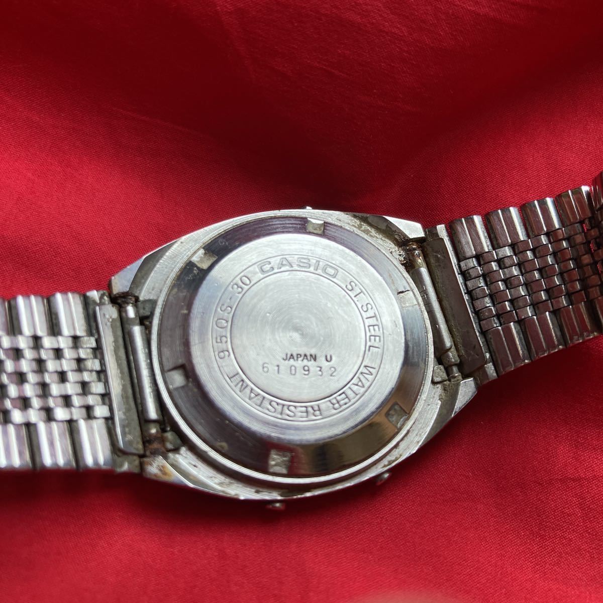 ★即決有★当時品 ヴィンテージ カシオ 950S-30 カシオ腕時計 ジャンク品 裏蓋 スクリューバック レトロ腕時計 カシオデジタル腕時計 CASIO_画像2
