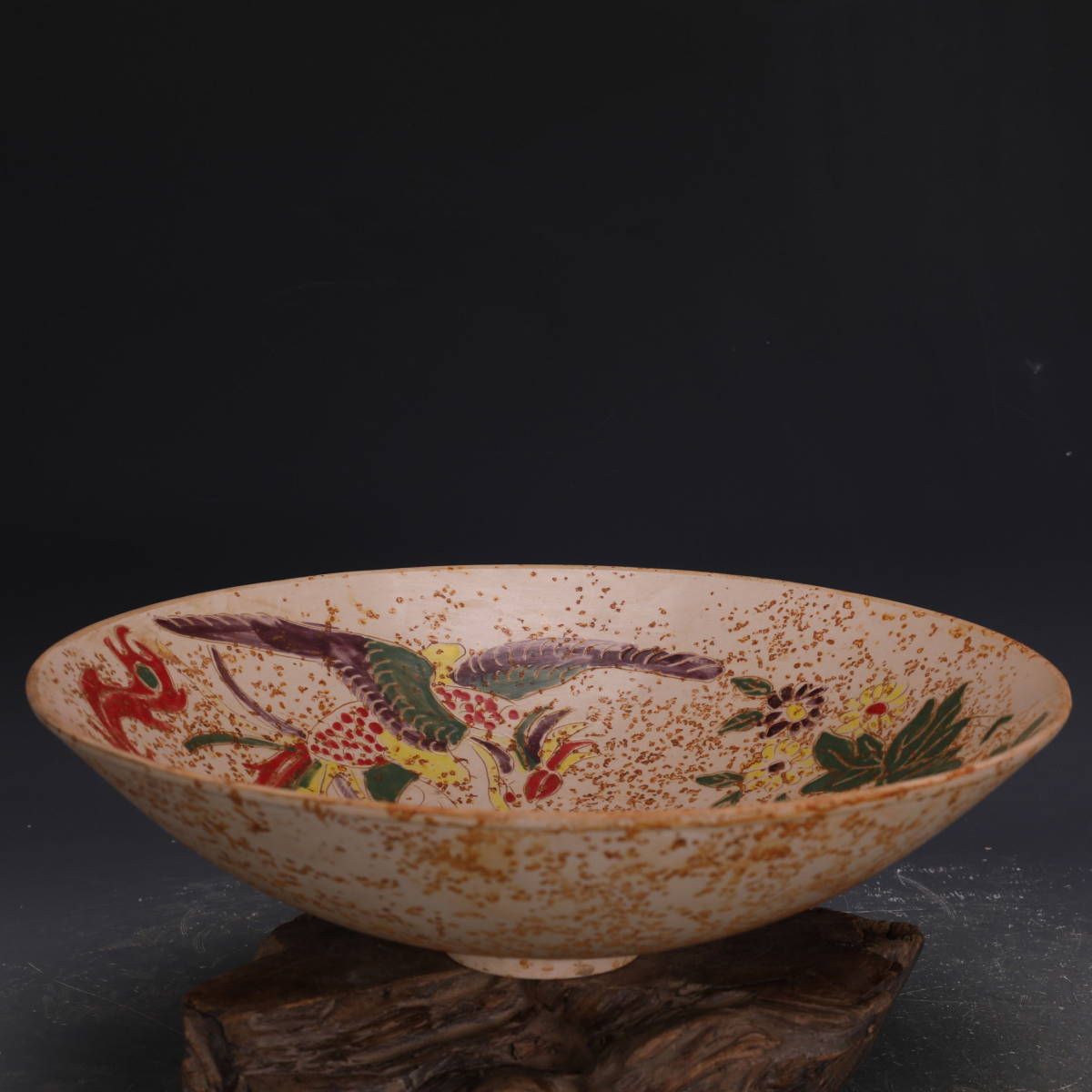 宋代　定窯　加彩　牡丹と鳳紋磁碗のサムネイル