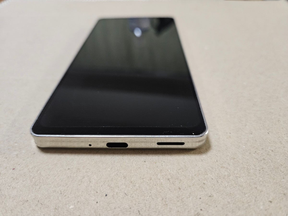 SHARP AQUOS zero6 ホワイト 美品 本体のみ 送料無料 即決あり