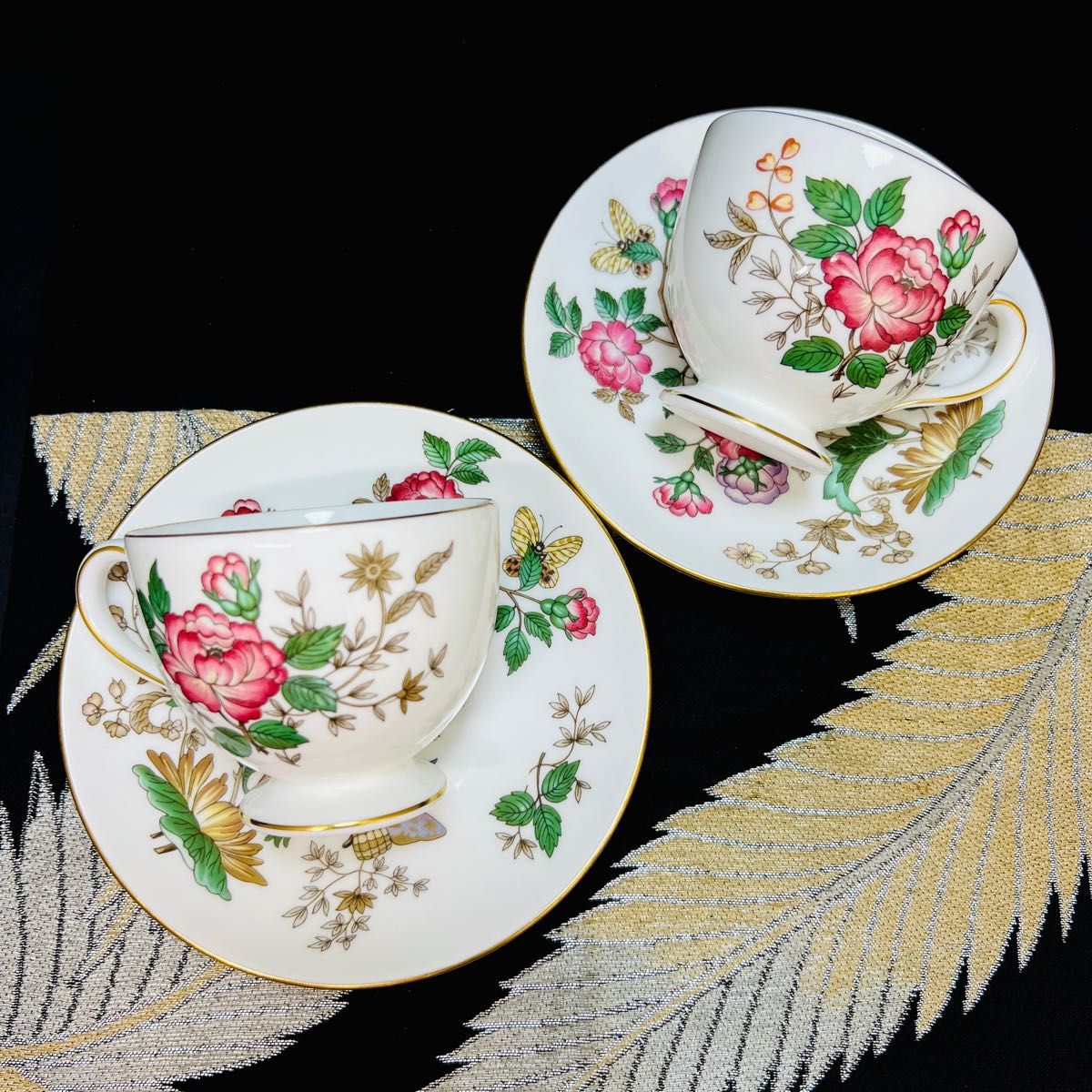 希少WEDG WOOD ウェッジウッド黒壺 牡丹蝶々絵 カップ&ソーサー 2客