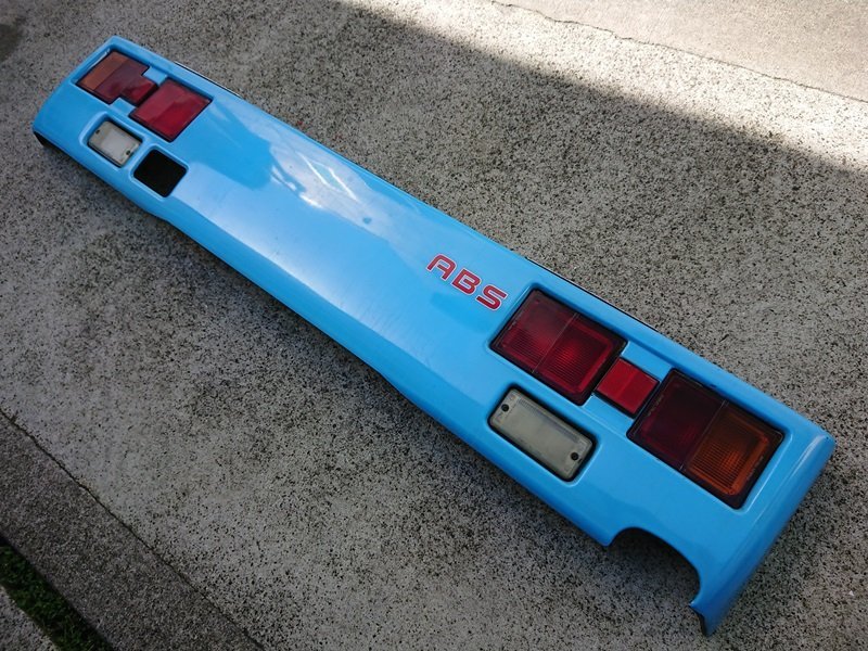 [ полки .. товар ][psi] Mitsubishi Fuso Aero Midi KK-MK25HJ 14 год задний бампер задний фонарь есть цвет изменен голубой 