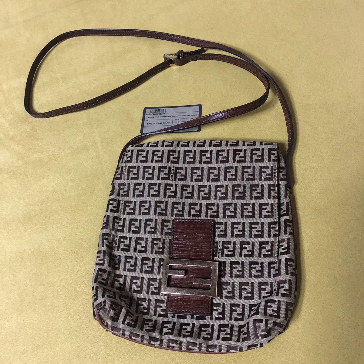 【正規品、製品タグ有】FENDI ズッキーノ ショルダーバッグ