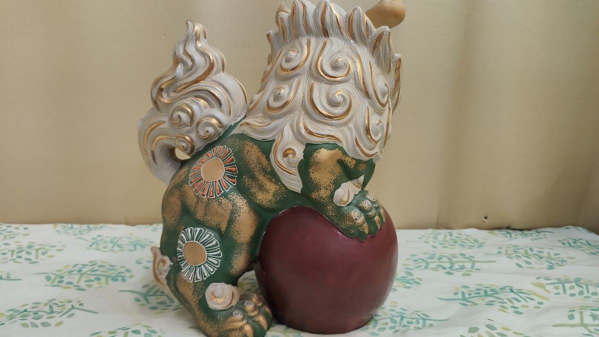 ☆九谷焼 八幡窯 色絵金彩 玉乗り獅子 置物 緑獅子 縁起物 オブジェ