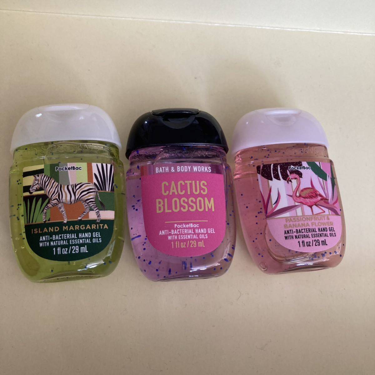  bus & body Works bath &bodyworks hand gel 3 piece 