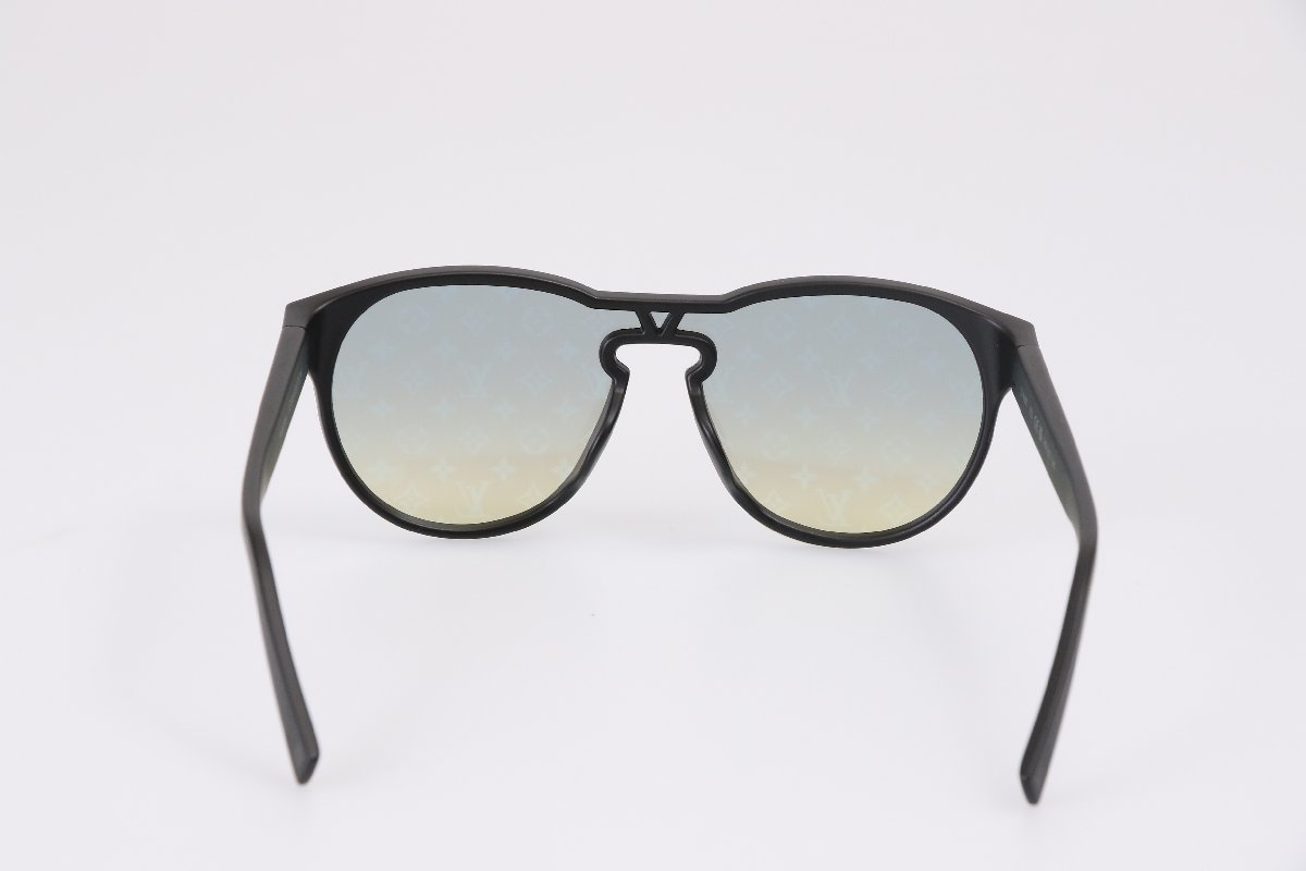 Louis Vuitton Lv Waimea Round Sunglasses (Z1666E)