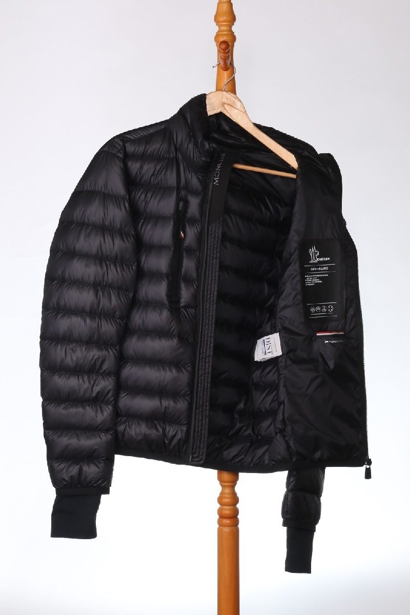 新品 モンクレール メンズ ダウンジャケット HERS ブラック サイズ3 MONCLER HERS 1A000 02 595B1 999 BLACK モンクレール MONCLER サイズ:3 ROUSSEAU ジップアップフーデッドダウンジャケット(ブラック)bb376#rinkan*B