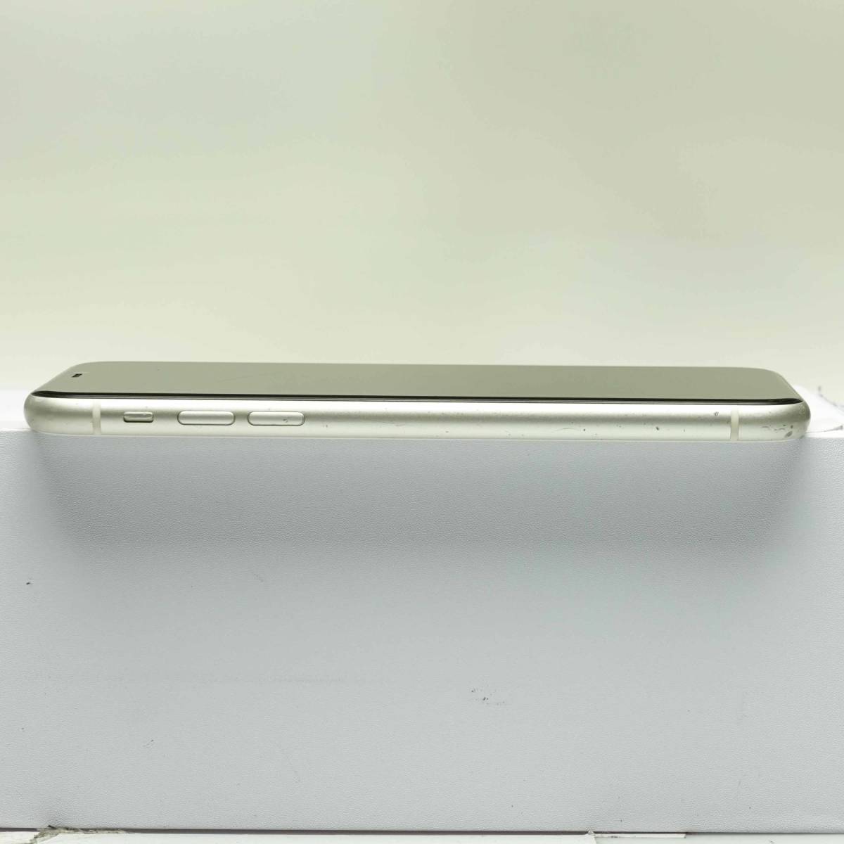 iPhone 11 64GB ホワイト MWLU2J/A SIMフリー 本体 白ロム