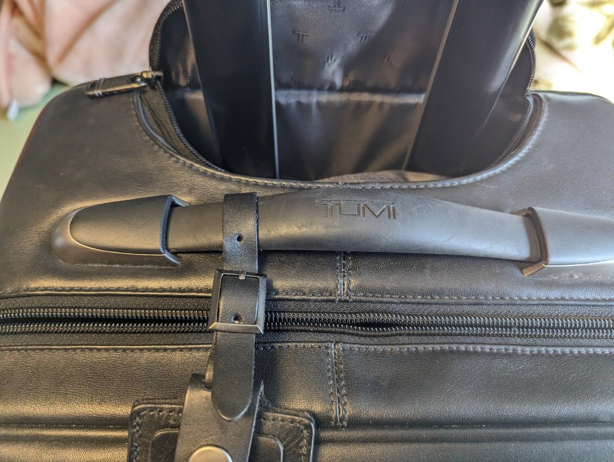 美品&貴重&特価75,000円】テュミTUMI 革製ビジネスキャリーバッグ