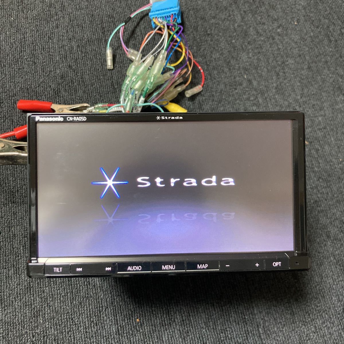 限定価格セール! ストラーダ CN-RA05D フルセグBluetoothカーナビ