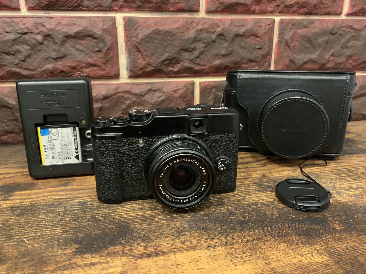 美品 フジフィルム FUJIFILM X10 ブラック 純正フード付 デジタル