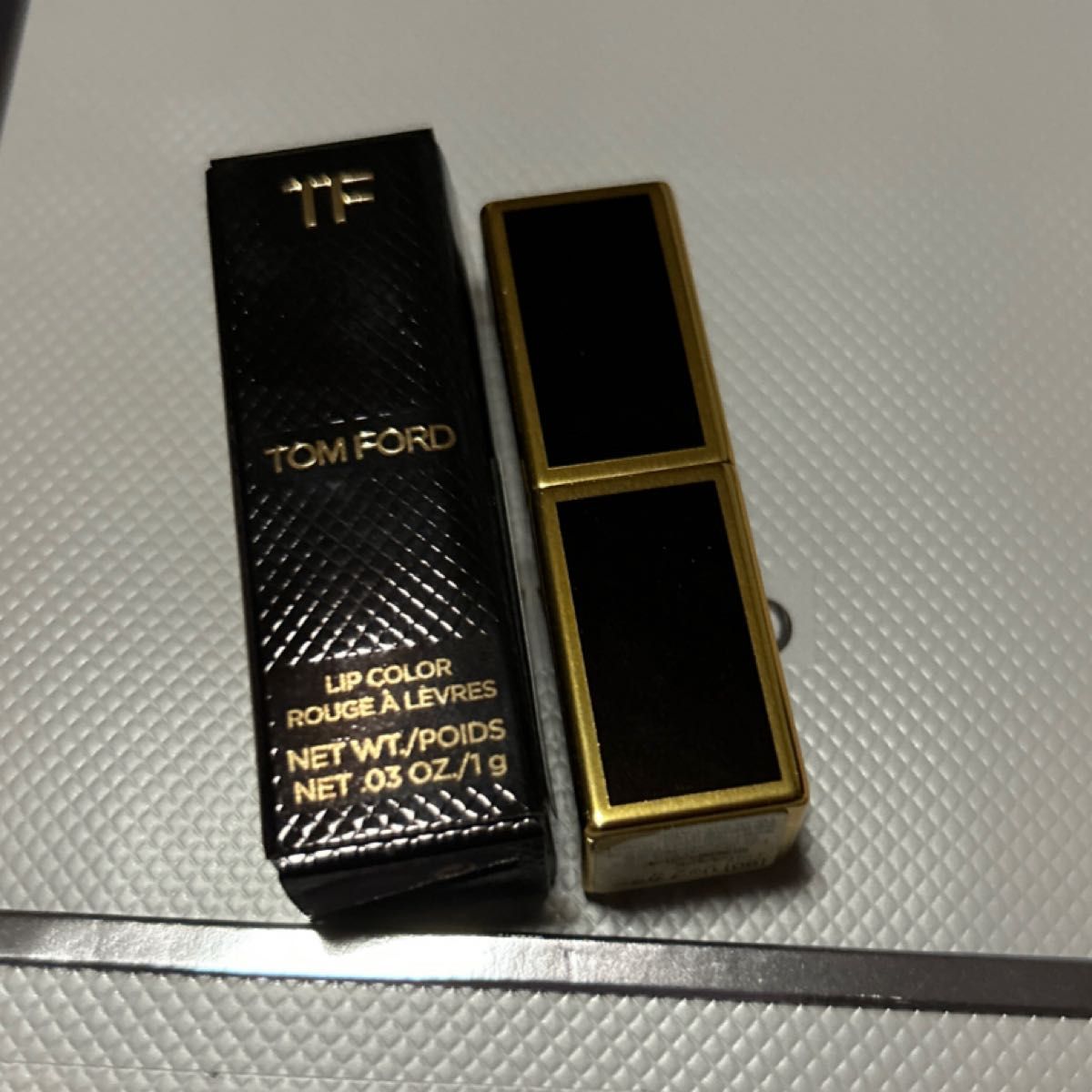 【新品未使用】トムフォード アイカラークォード 01SC エレクトリックチェリー TOMFORD ミニリップ付き