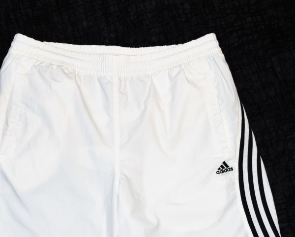 ★⑯★adidas★アディダス★三本ライン カッコいい白色　ゴム＆紐付きハーフパンツ薄手ショート短パンM●ウエスト90～１０５㎝ML/LL_画像3