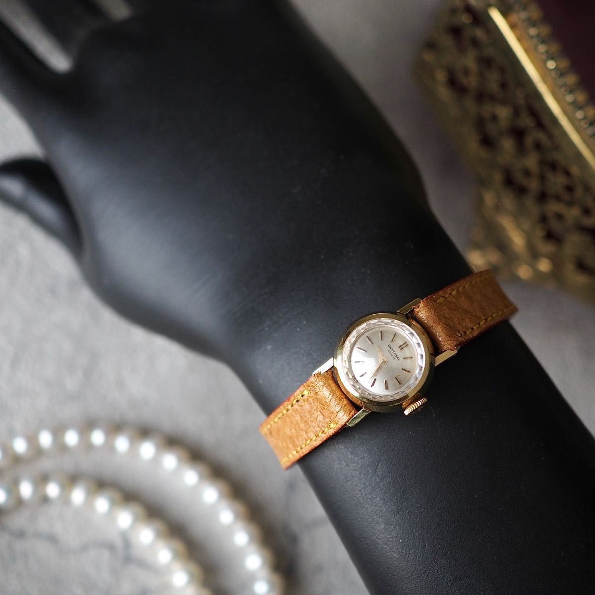 美品☆ UNIVERSAL GENEVE ユニバーサルジュネーブ 18金無垢 カット