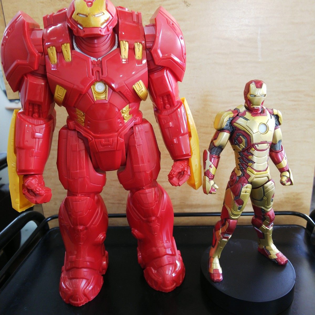 ハルクバスター 約30センチ アイアンマンフィギュア二体セット ハルクバスター 約30センチ アイアンマンフィギュア二体セット