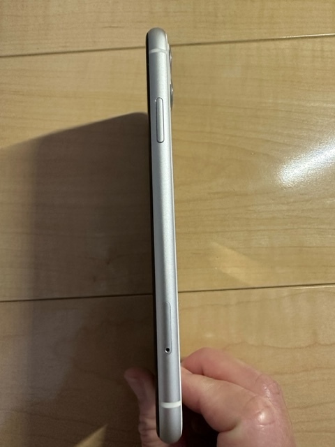 Apple☆iPhone 11☆ホワイト 64GB☆本体のみ SIMロックなし 美品