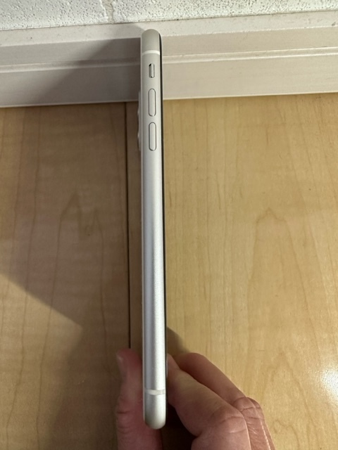 Apple☆iPhone 11☆ホワイト 64GB☆本体のみ SIMロックなし 美品