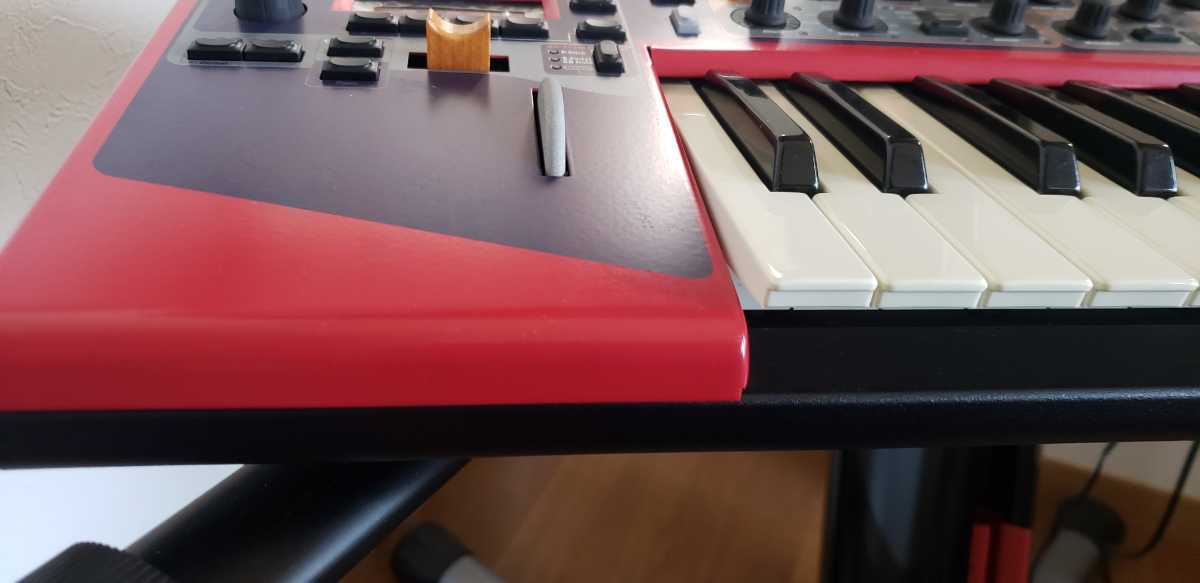 外観超美品 Nord lead3 アナログモデリングシンセサイザー 特注専用ハードケース付きです。 OS1.2 ボディ交換品_画像5