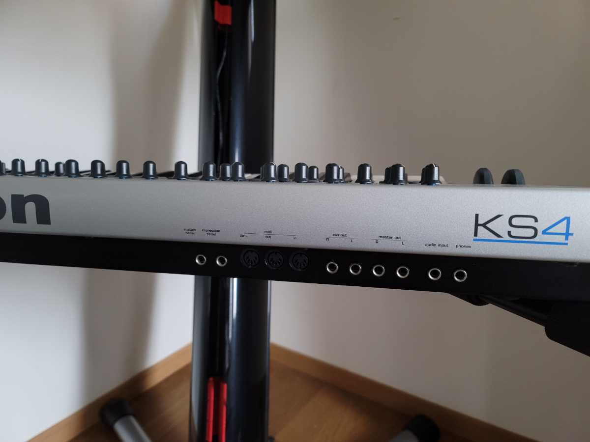 超美品 Novation KS4 KEYBOARD アナログモデリングシンセサイザー
