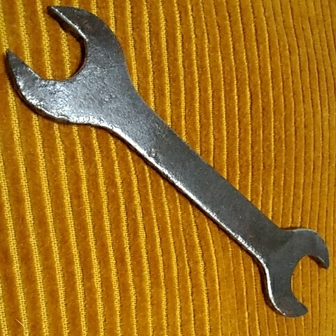  обслуживание для инструмент комбинированный гаечный ключ производитель неизвестен размер надпись 14-16mm. общая длина 122mm. толщина 3.1mm. combination wrench Британия машина?