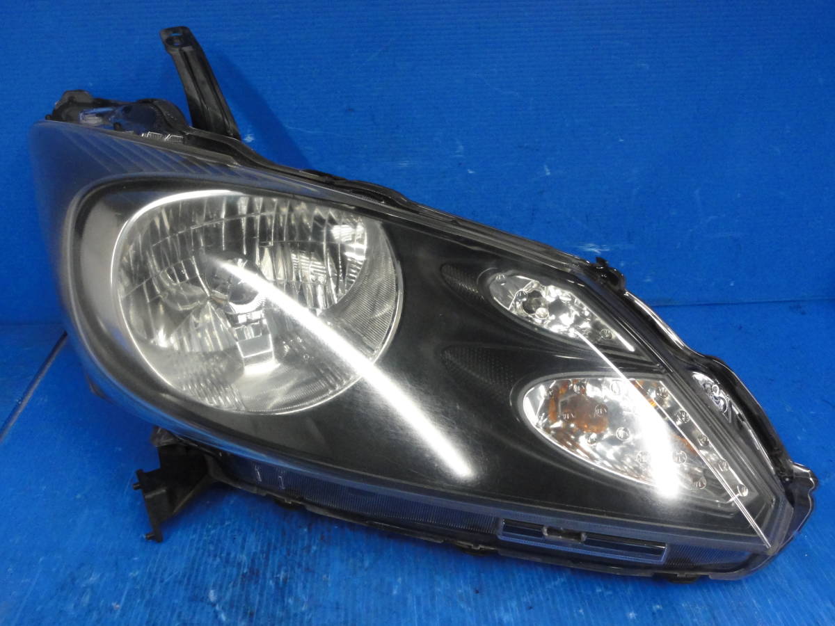 ☆平成22年車　ホンダ　DBA-GB3　フリード　右　ヘッドライト　ヘッドランプ　HID　レベライザー付　純正　KOITO 100-22838 点灯OK☆F24917_画像1