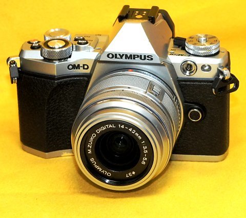 ★一発即決★オリンパス OM-D E-M5 MarkII★純正ズームレンズ＆32GB付★最新ファームウェアに更新済です★ミラーレス★Mark II★Mark2