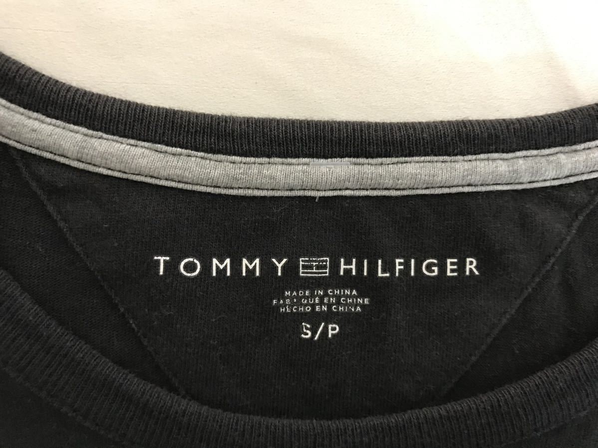 本物トミーヒルフィガーTOMMY HILFIGERコットンロゴ刺繍半袖Tシャツメンズアメカジサーフミリタリービジネススーツ黒ブラックSストリート