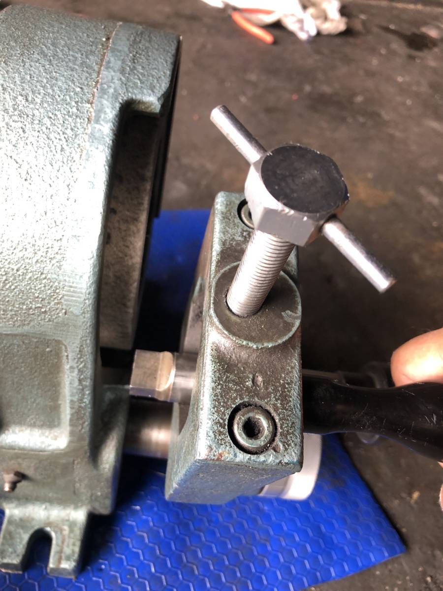 アマダ手動式金型研磨機(電源AC100v) アマダ手動式金型研磨機(電源AC100v)