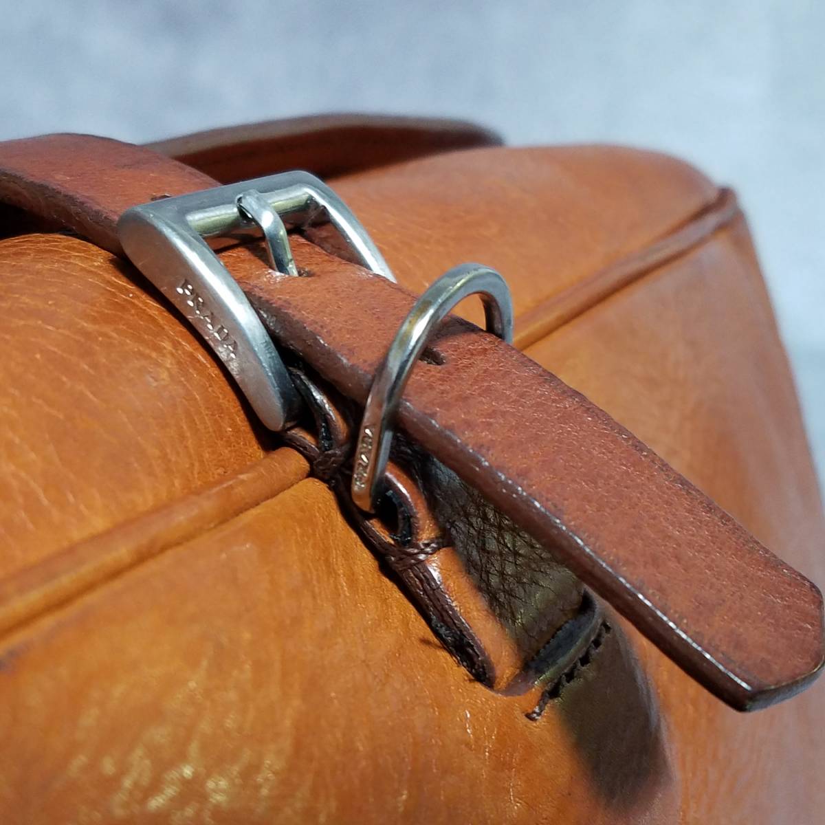 良好 入手困難】PRADA プラダ 正規品 収納力↑ 総革 レザー ワン 良好 入手困難】PRADA プラダ 正規品 収納力↑ 総革 レザー ワン