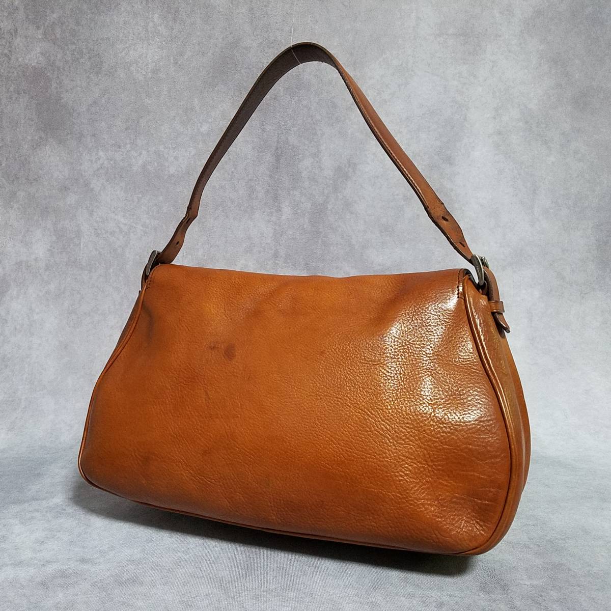 良好 入手困難】PRADA プラダ 正規品 収納力↑ 総革 レザー ワン 良好 入手困難】PRADA プラダ 正規品 収納力↑ 総革 レザー ワン