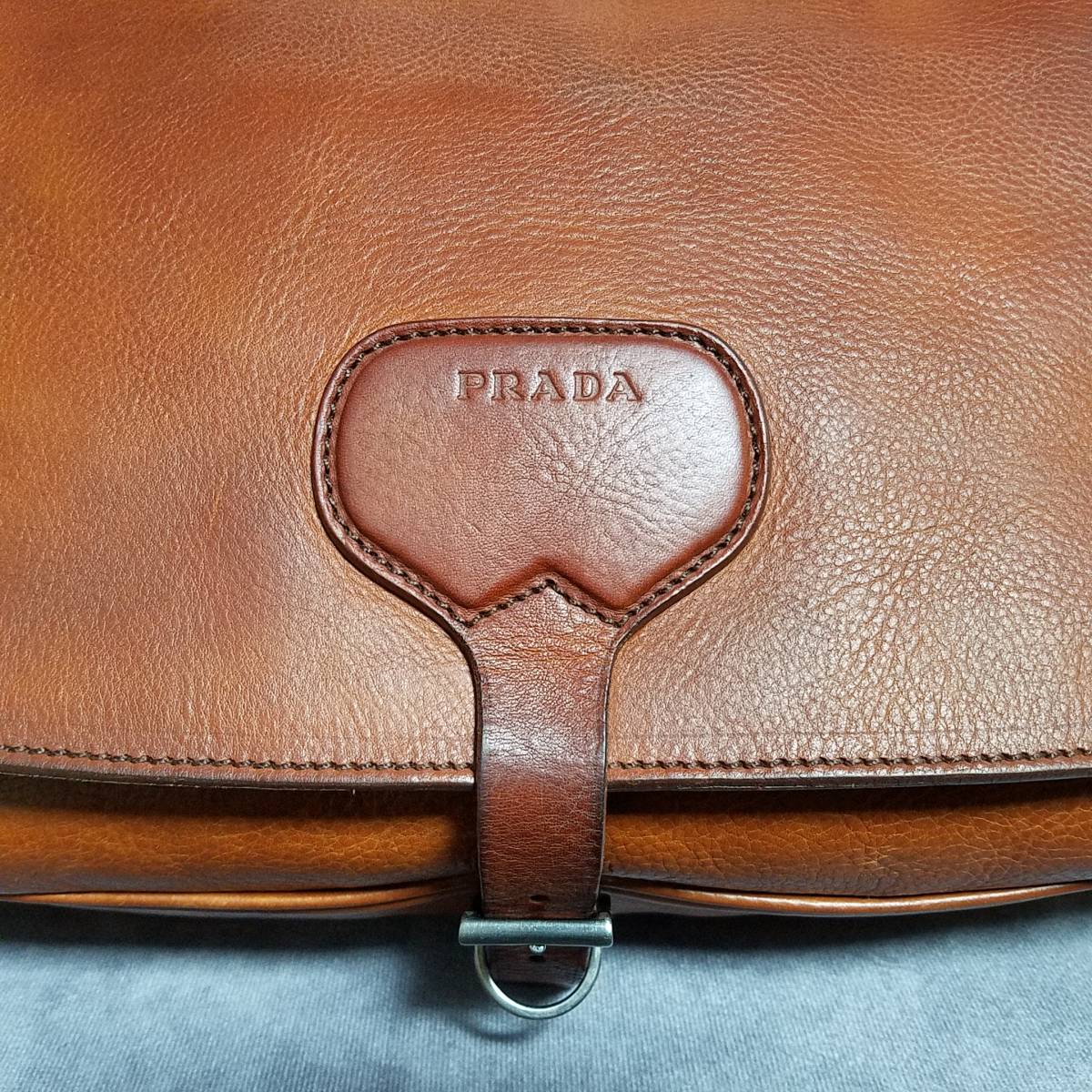 良好 入手困難】PRADA プラダ 正規品 収納力↑ 総革 レザー ワン 良好 入手困難】PRADA プラダ 正規品 収納力↑ 総革 レザー ワン