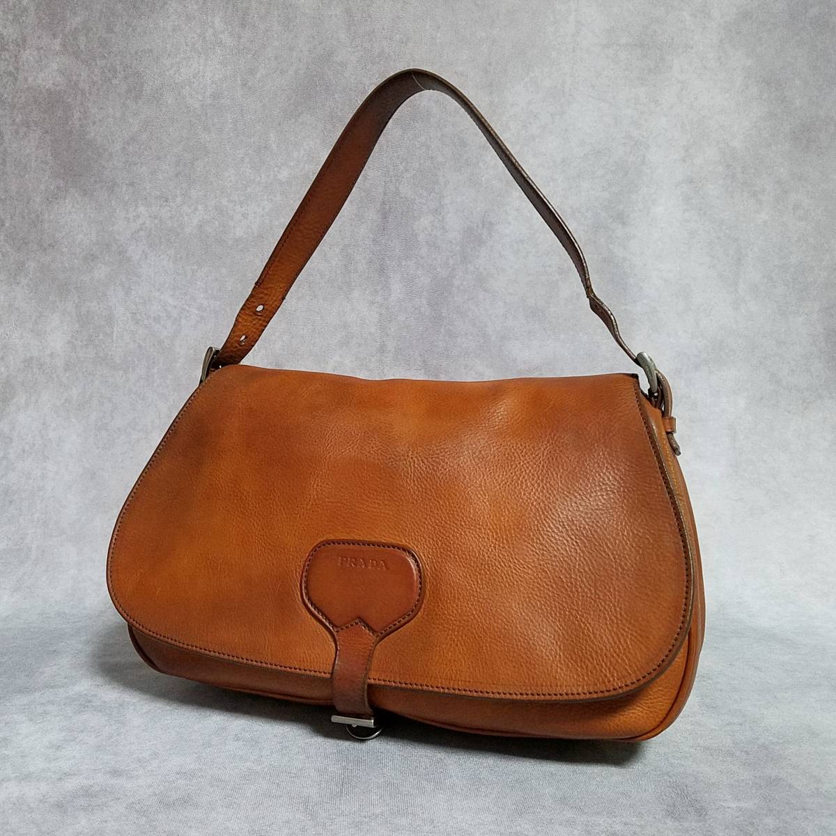 良好 入手困難】PRADA プラダ 正規品 収納力↑ 総革 レザー ワン 良好 入手困難】PRADA プラダ 正規品 収納力↑ 総革 レザー ワン