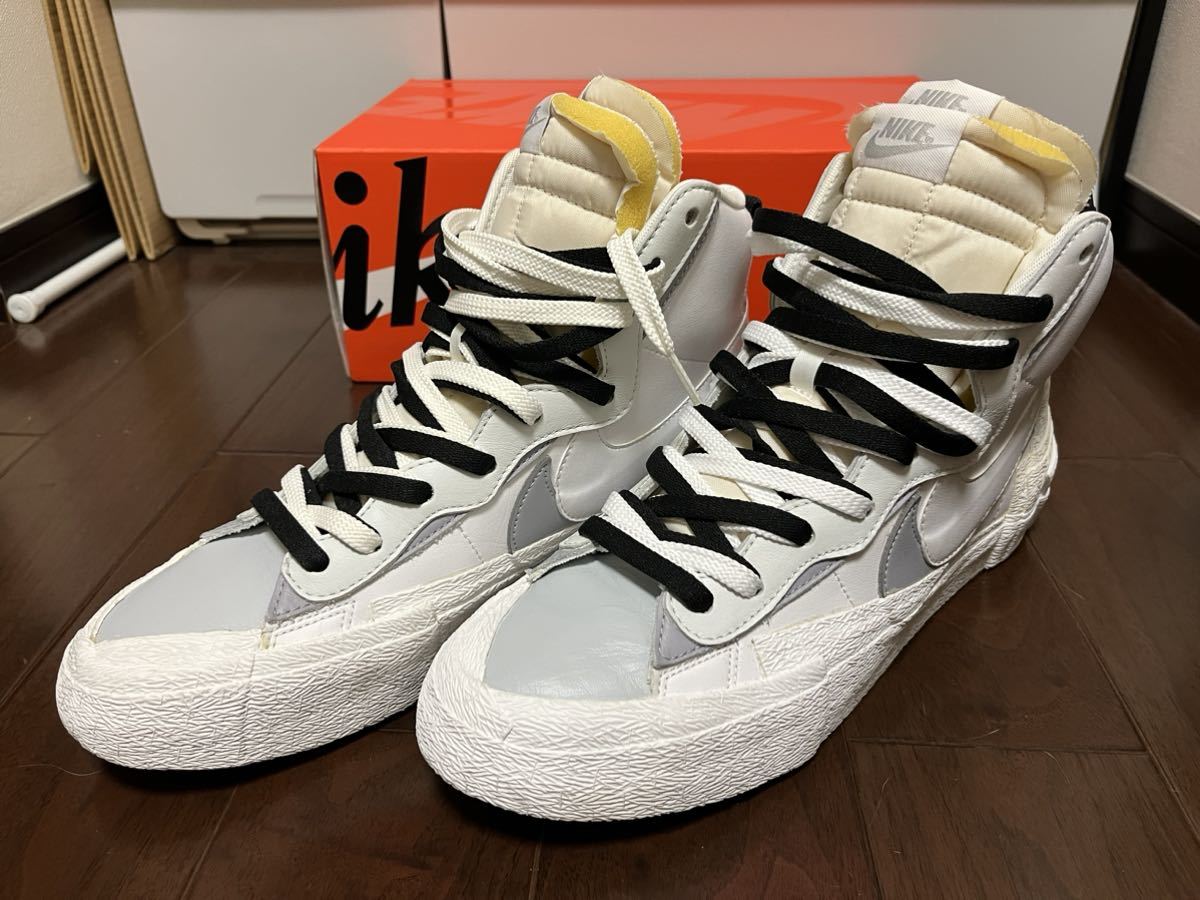  включая доставку! степень выше NIKE BLAZER MID SACAI WOLF GREY WHITE Nike Blazer mid Sakai белый Wolf серый 29cm BV0072-100