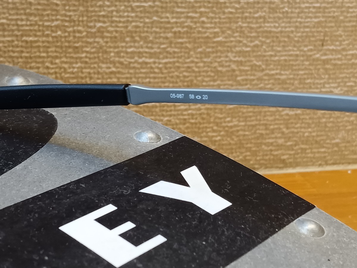 未使用 WIRE系 】箱つき/SQUARE-WIRE/オークリー/oakley 未使用 WIRE系 】箱つき/SQUARE-WIRE/オークリー/oakley