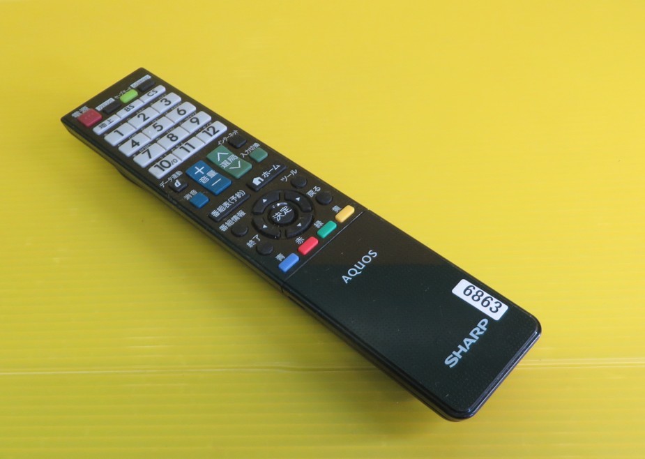 AU-6863■SHARP　シャープ　テレビリモコン GB069WJSA　■　動作品　保証付_画像1