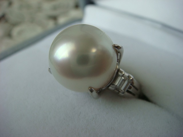 * gorgeous! White Butterfly pearl diamond ring 12mm platinum made *