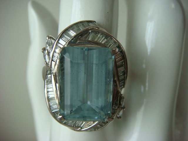 * gorgeous! large aquamarine & diamond ring 8,91 carat judgement document attaching *