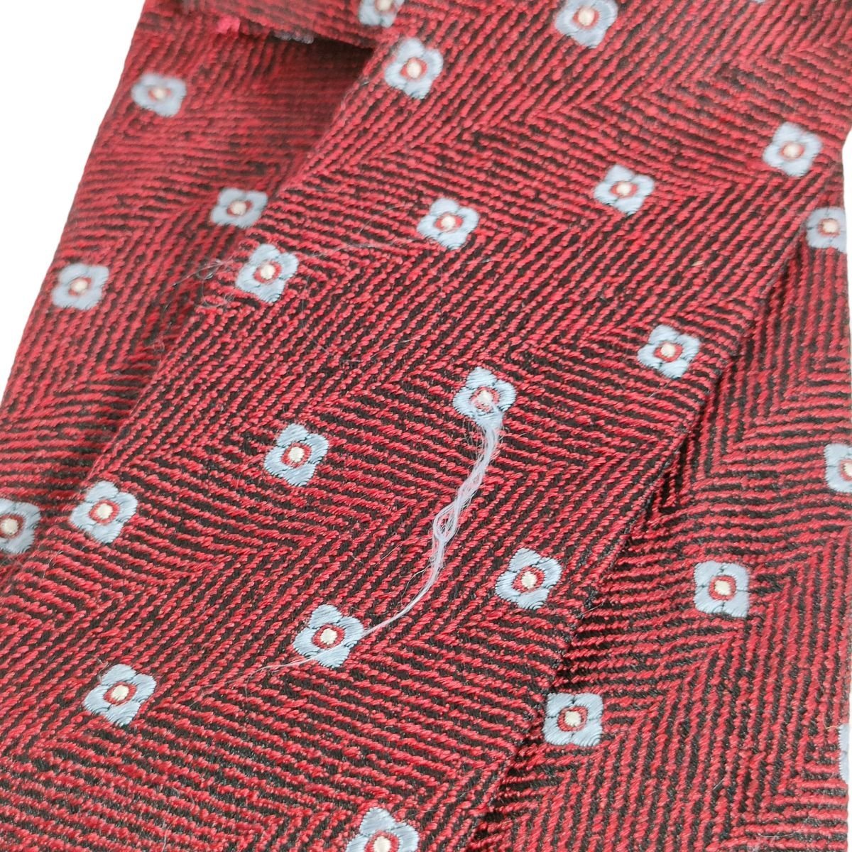 ほぼ美品 ISAIA イザイア 7FOLD セッテピエゲ シルク100％ ヘリンボーン 小花柄 レギュラータイ ネクタイ レッド×ブラック×ライトブルー_画像9