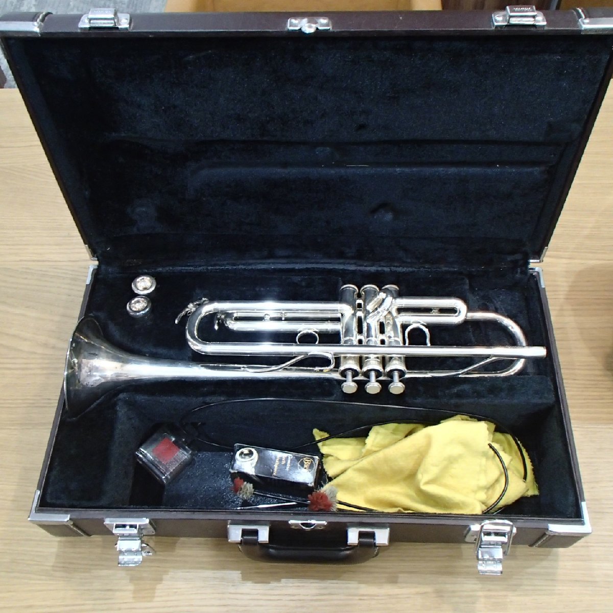 新作新作YAMAHA ヤマハトランペット YTR-6320 純正ケース付き 器材