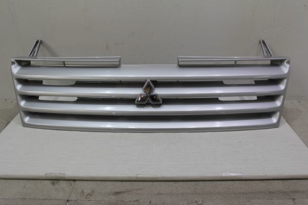 * stock disposal price * Mirage Dingo CQ1A original front grille 5806