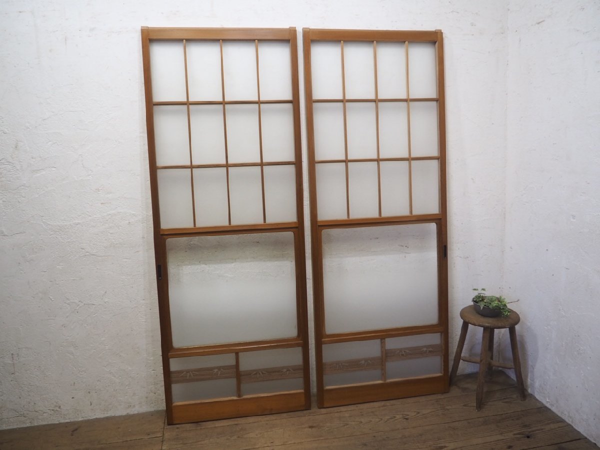 タK0529◆(3)【H176cm×W67cm】×2枚◆昭和レトロな古い木枠ガラス戸◆古建具 引き戸 サッシ 彫刻 木彫り 和室 内装 古民家 ビンテージL松