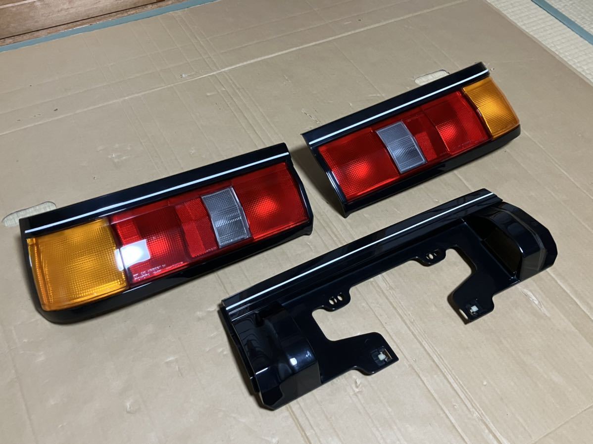 超美品 AE86 レビン 純正 テールランプ 左右 ガーニッシュ セット後期